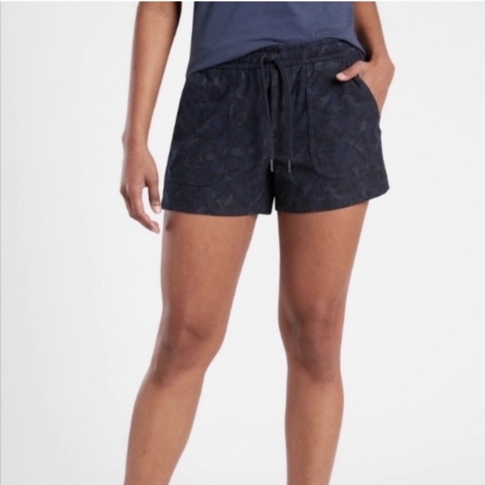 Athleta Navy Camo Farallon Shorts Drawstring  Organic Cotton 12 Gym Workout